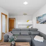 Wolke 7 - Traumhafter Bergblick Mit Stil - Garage Apartment
